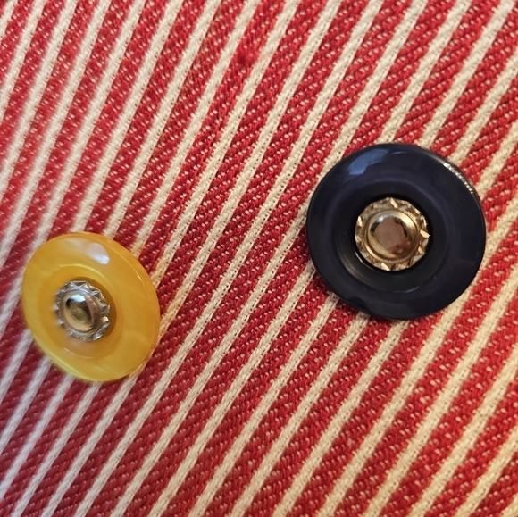 IN'S red and white striped bag with buttons and faux reptile. - Picture 5 of 8